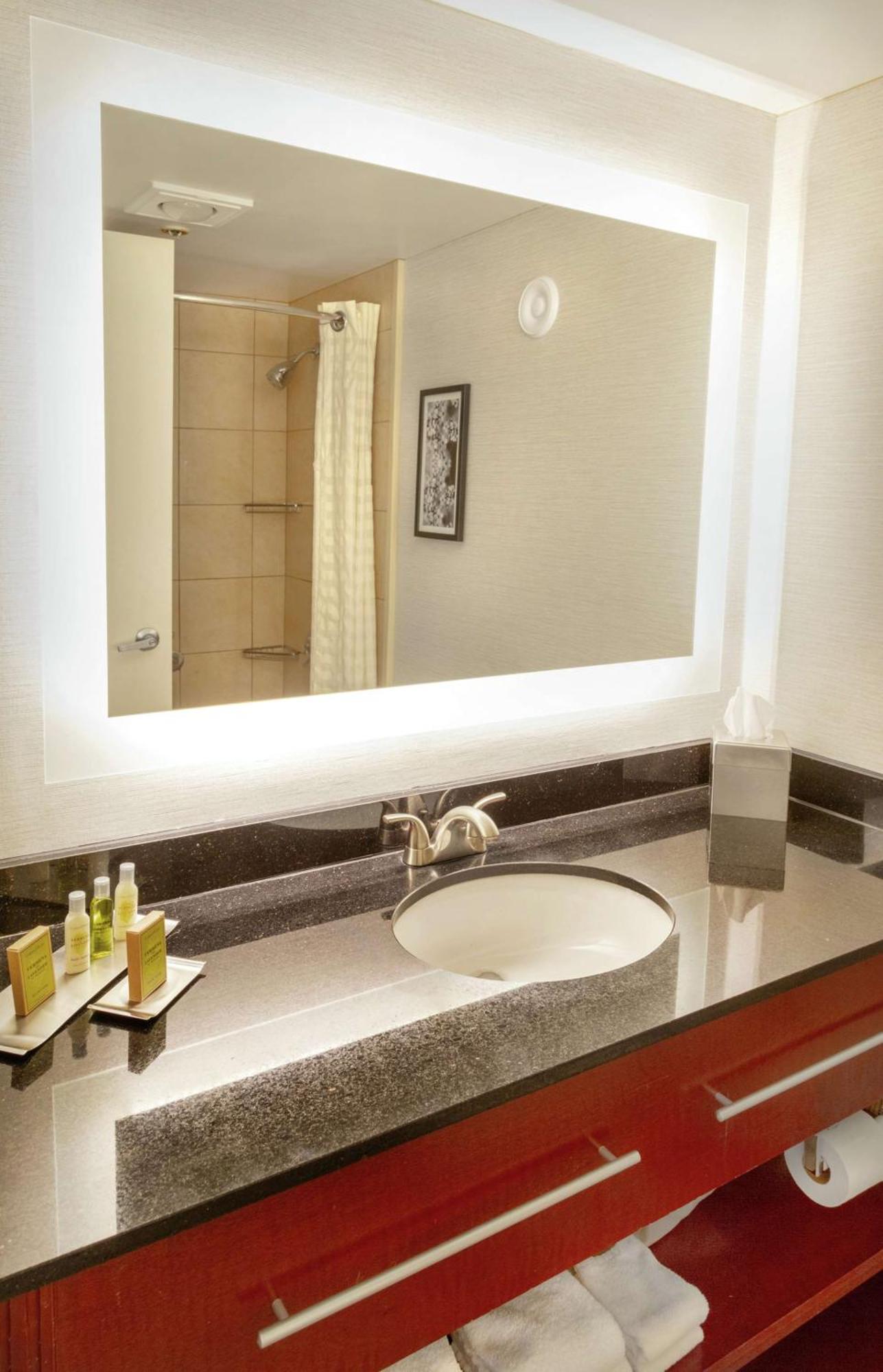 Doubletree By Hilton Charlottesville Dış mekan fotoğraf