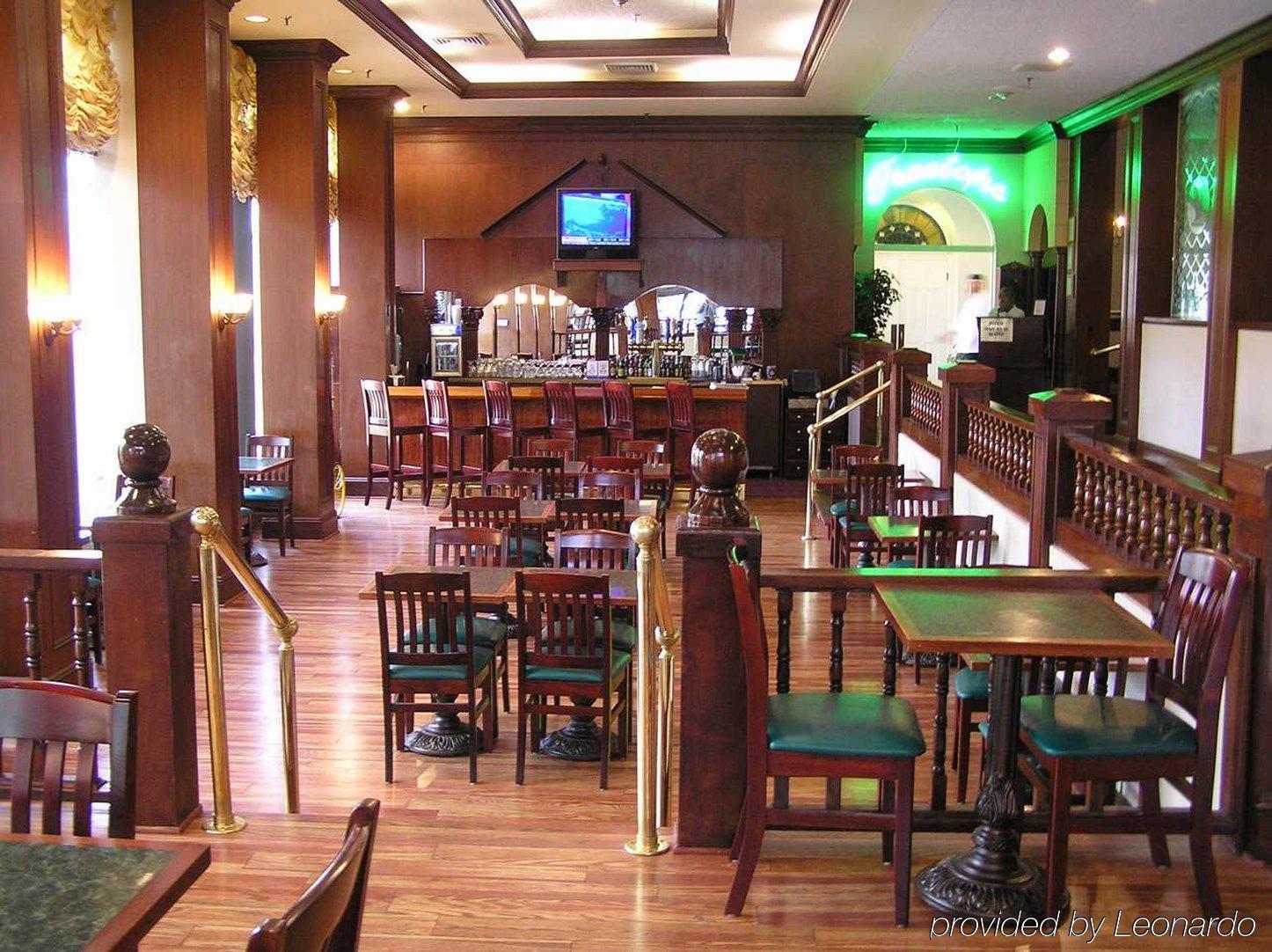 Doubletree By Hilton Charlottesville Restoran fotoğraf
