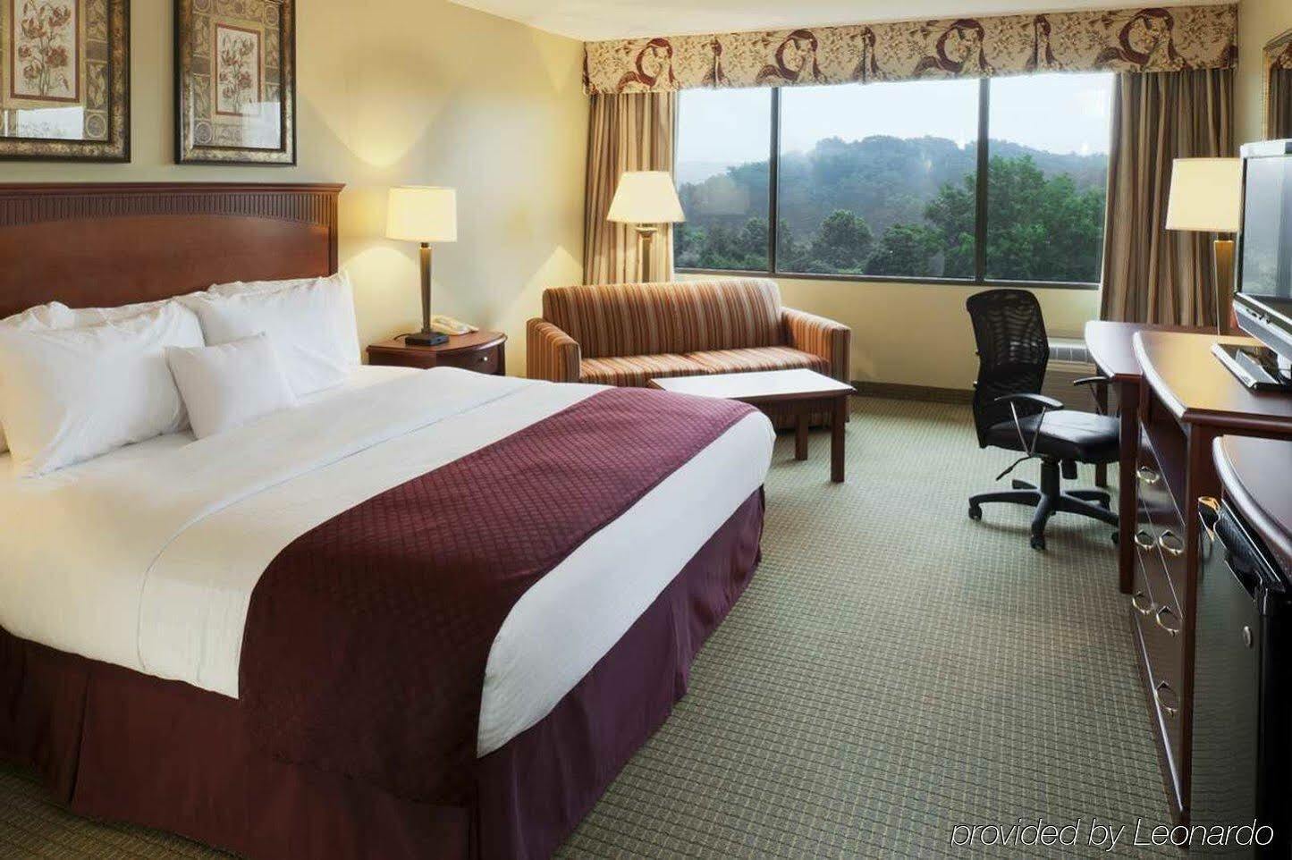 Doubletree By Hilton Charlottesville Dış mekan fotoğraf